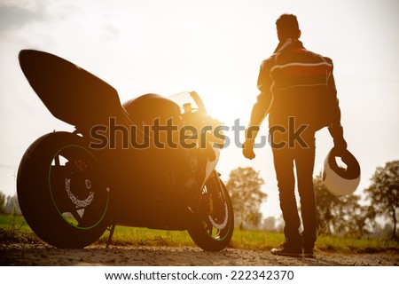 Similar – Foto Bild Motorradfahren bei Sonnenuntergang auf der leeren Straße bei einer Motorradtour. copyspace für Ihren individuellen Text.