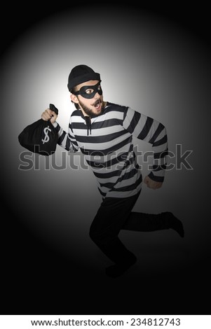 Burglar got caught whlie he is running.
