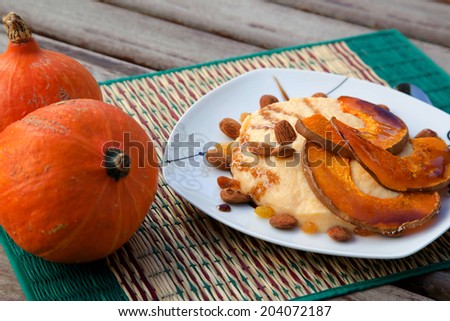 Pumpkin pudding with baked pumpkin slices