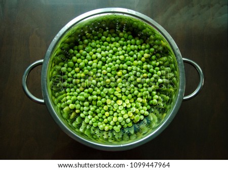 green pea in colander Stok fotoğraf © 
