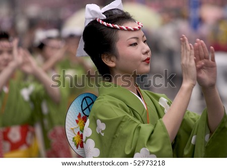 KAGOSHIMA CITY, JAPAN - NOVEMBER 3:  Women in green yukata kimono  dancing during the Ohara Matsuri dance festival November 3, 2005 in Kagoshima City, Japan. Over 10,000 dancers participate yearly.