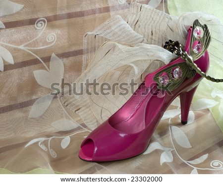 pink shoes with a dragon-fly
