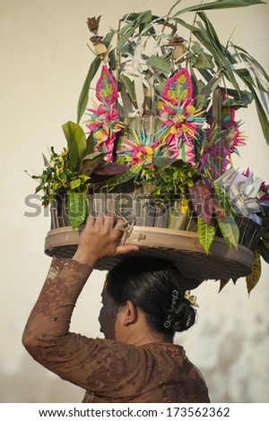 BALI - MAY 9 : Village women carry offerings on their heads in a procession to the Otonan ceremony on May 9, 2012 in Bali, Indonesia.