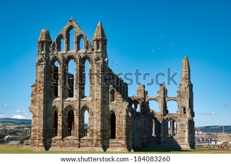 WHITBY, NORTH YORKSHIRE/UK - AUGUST 22 : Remains of Whitby Abbey in Whitby North Yorkshire on AUGUST 22, 2010. Unidentified Men women and children.