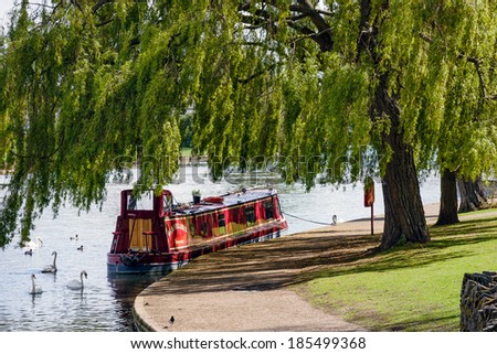 WINDSOR BERKSHIRE/UK - APRIL 27 : Narrow boat moored under a willow tree in Windsor on April 27, 2005