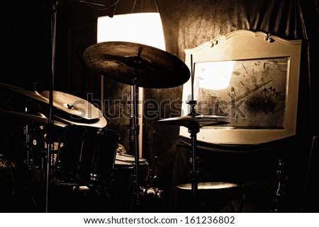 Drums, mirror and lamp - Detail of a music rehearsal room