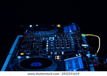 Similar – Foto Bild DJ spielt Musik auf einer Party