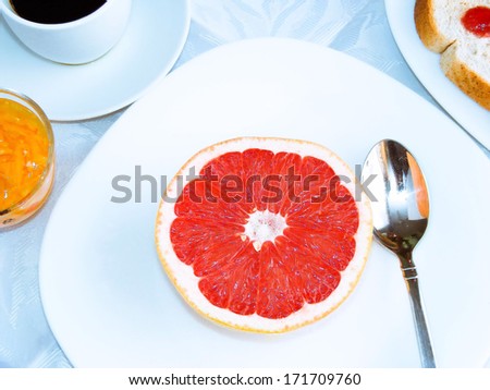Light morning meal with grapefruit