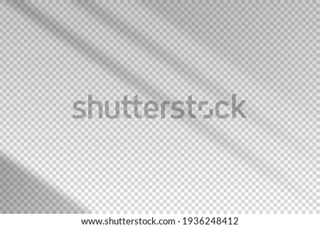 Shadow blinds. Sun light from window. Overlay effect. Shade jalousie transparent. Isolated background. Window blind. Reflection shadows on wall. Realistic soft shade. Horizontal shading mockup. Vector 商業照片 © 