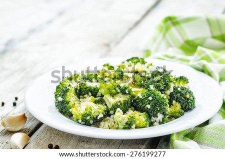 roasted garlic broccoli quinoa salad. the toning. selective focus