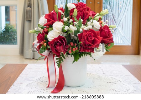 Roses flowers bouquet inside vase on desk in house for decoration