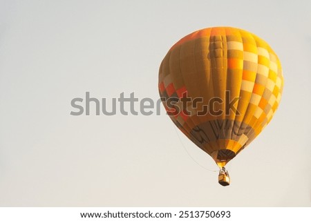 Similar – Foto Bild Heißluftballons gegen den untergehenden Himmel