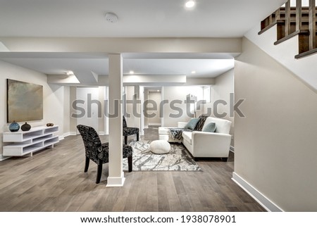 Luxury Canadian House Completely Renovated, Furnished and Staged with Basement, Deck, Backyard and Garage for Sale ストックフォト © 