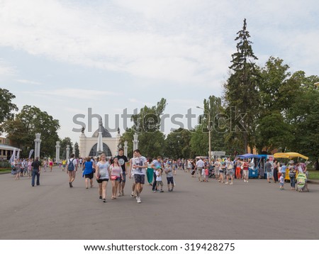 Moscow - August 13, 2015: Many people and tourists walk on ENEA on a summer day in a good pogodu13 August 2015, Moscow, Russia