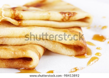 Thin pancakes with honey and powdered sugar