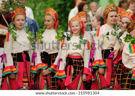 Orel, Russia - June 19, 2015: Orlovskaya Mozaika music fest: girls in traditional Russian dress and kokoshnik dancing and singing