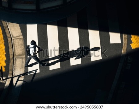 Similar – Foto Bild Straßenkreuzung am Abend mit Ampeln, Autos, die mit Licht fahren und elegant gebogene Tram-Schienen, die das Scheinwerferlicht reflektieren. Im Hintergrund ein großes Eckhaus aus dunkelroten Backsteinen.