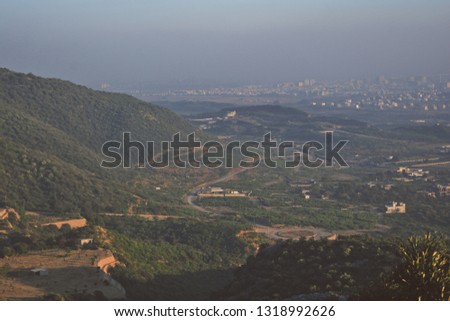 view from the mountain shah alla ditta islamabad, a beautiful heart warming view  the un developed part of the city 
and the hills around the hills and mountains covered in lush green trees and gras   Foto d'archivio © 