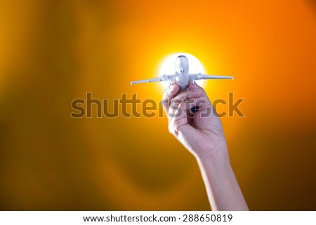 Handle model airplanes. The concept,Travel around the world. the background, the sun
