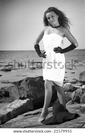 The girl by the sea ( black /white)