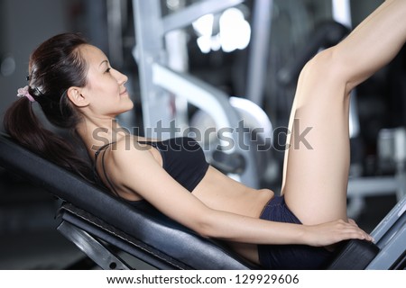 Woman at the gym doing exercises to strengthen the muscles of the legs