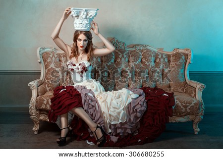 Girl in an elegant dress with a train. On his head the marble decoration.