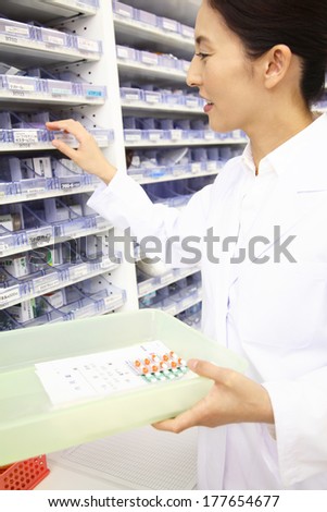 Japanese Pharmacist to align the medicine