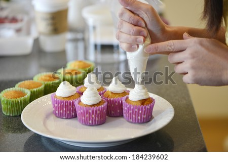 Preparing cupcake