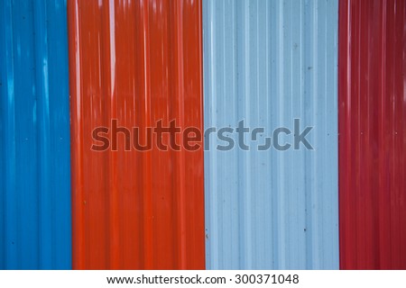 Zinc sheets adept use of temporary barrier walls.