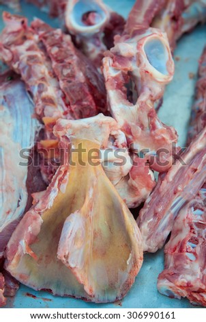 Fresh pork bone resection for distribution to cook it.