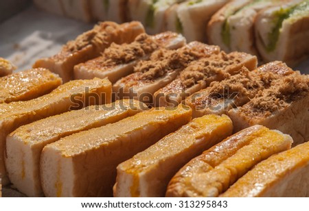 Steam bread stuffed with various fragrant steaming from the oven every morning snacks.