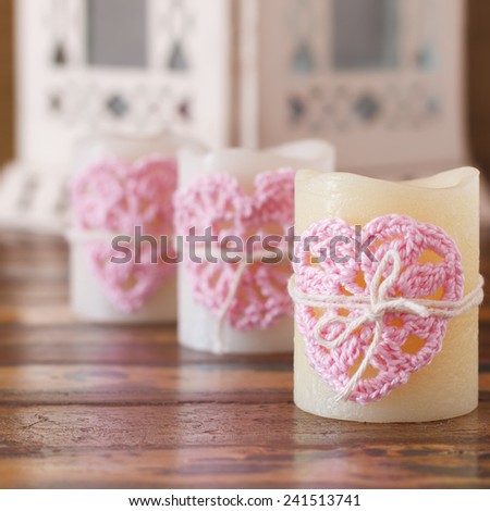 Handmade crochet pink heart for three candle for Saint Valentine\'s day. Selective focus. Copy space