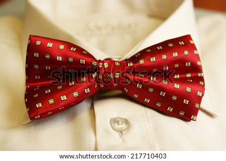 Tie bow tie
