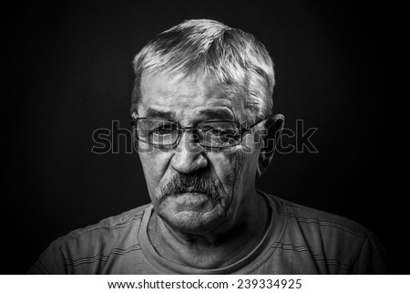 portrait of an old man in glasses