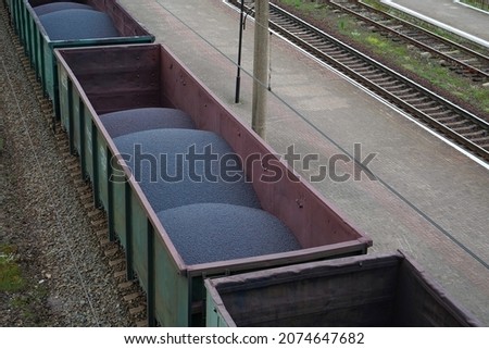 Freight train car with iron ore pellets Foto d'archivio © 