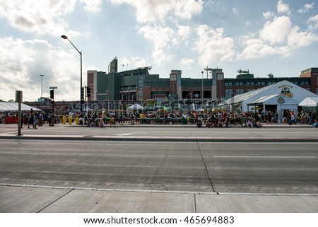 tailgating packers lambeau