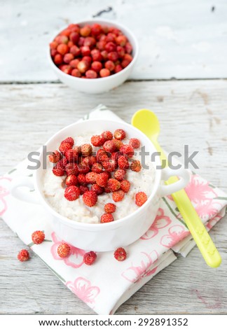 porridge with berries, wild strawberry