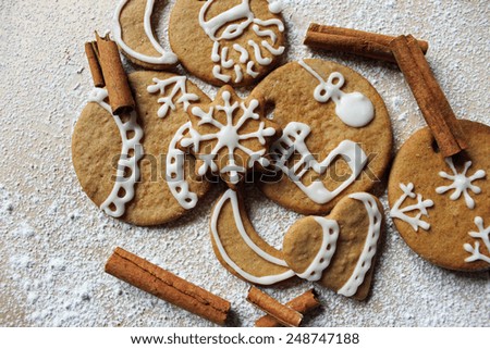 Ginger bread in different shapes with cinnamon