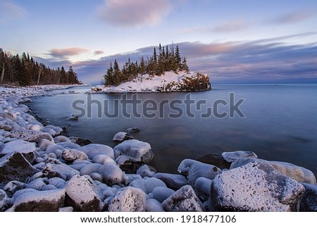 Snow covered island on Lake Superior during sunset. Foto d'archivio © 