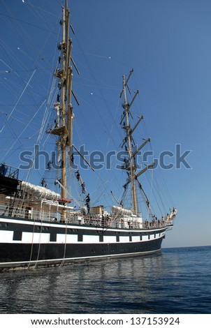 Sailing ship. The sailors rise to the top of the mast
