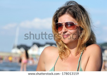 Beautiful girl portrait outdoor enjoying  the sun by the sea - Young woman fashion shoot by the sea