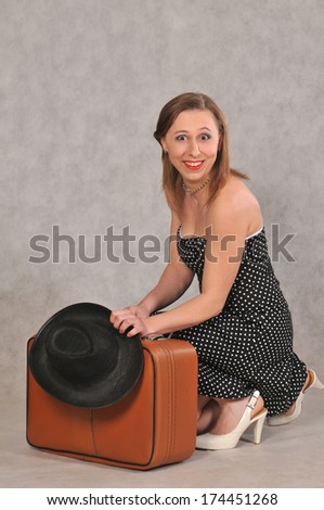 A smiling girl with retro bag and hat