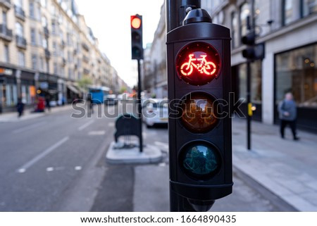 Similar – Foto Bild Fahrradampel auf der Straße in der Stadt