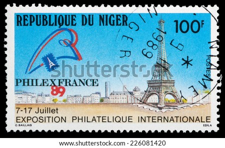 NIGER - CIRCA 1989: stamp printed by Niger shows Eiffel Tower, circa 1989