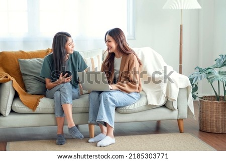 Similar – Foto Bild Zwei College-Mädchen studieren gemeinsam zu Hause mit Laptops beim Kaffeetrinken