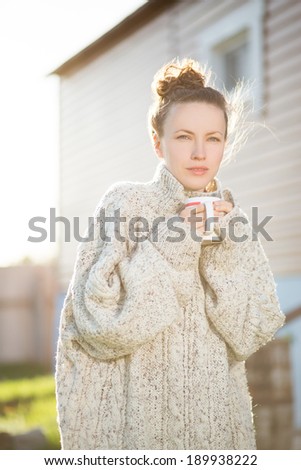 Beauty sunshine girl portrait with cup of morning tea enjoy the freshness of the new day. soft backlit
