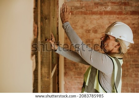 Middle aged woman remodeling her home Photo stock © 