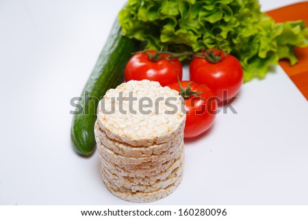 Image of corn crackers, tomatoes, salad and cucukmber