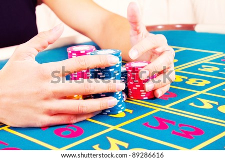 Image of casino player doing a bet