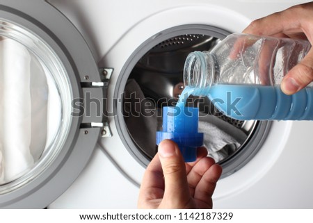 fabric softener washing machine pour hand Foto stock © 